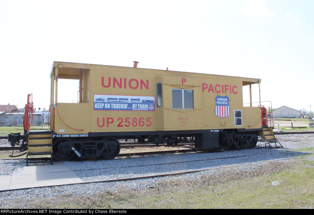 Union Pacific caboose 25865